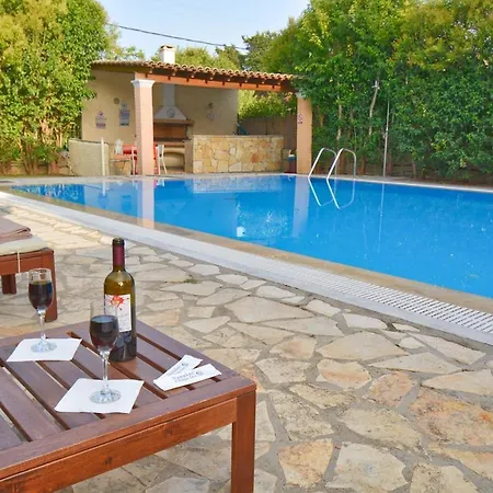 Cha Nanakas Village Appart hôtel 3*