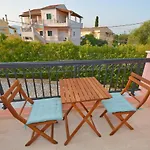 Ξενοδοχείο με διαμερίσματα Cha Nanakas Village 4*