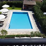 Cha Nanakas Village Hotel de apartamente