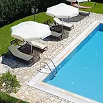 Ξενοδοχείο με διαμερίσματα Cha Nanakas Village 4*