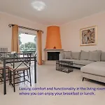Ξενοδοχείο με διαμερίσματα Cha Nanakas Village