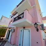 Ξενοδοχείο με διαμερίσματα Cha Nanakas Village Ποταμός