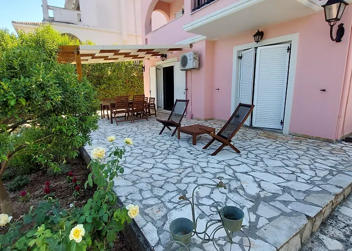 Cha Nanakas Village Апарт-отель 4*