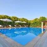 Apart-hotel Cha Nanakas Village